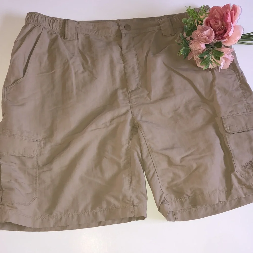NORTH FACE CARGO SHORTS XXL NYLON NORTH FACE XXL TAN CARGO SHORtS